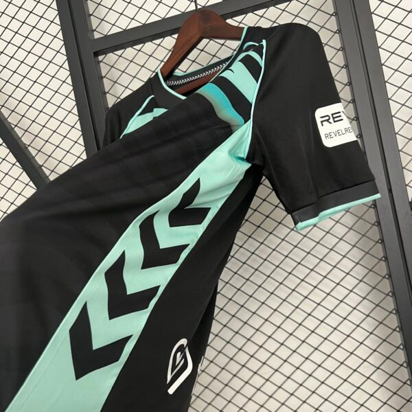 Real Betis, Sezona 2025/2026, Treći Dres