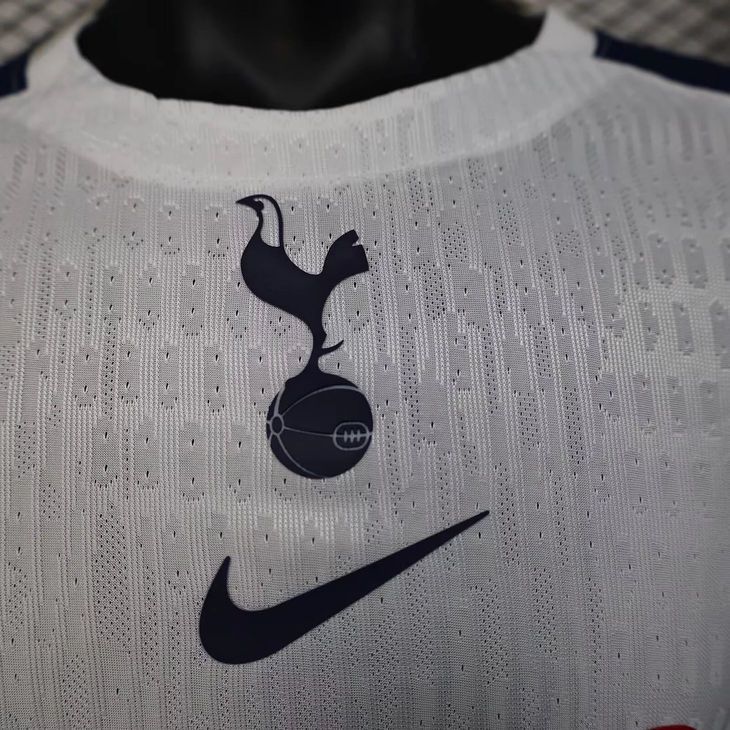 Tottenham, Sezona 2025/2026, Domaći Dres