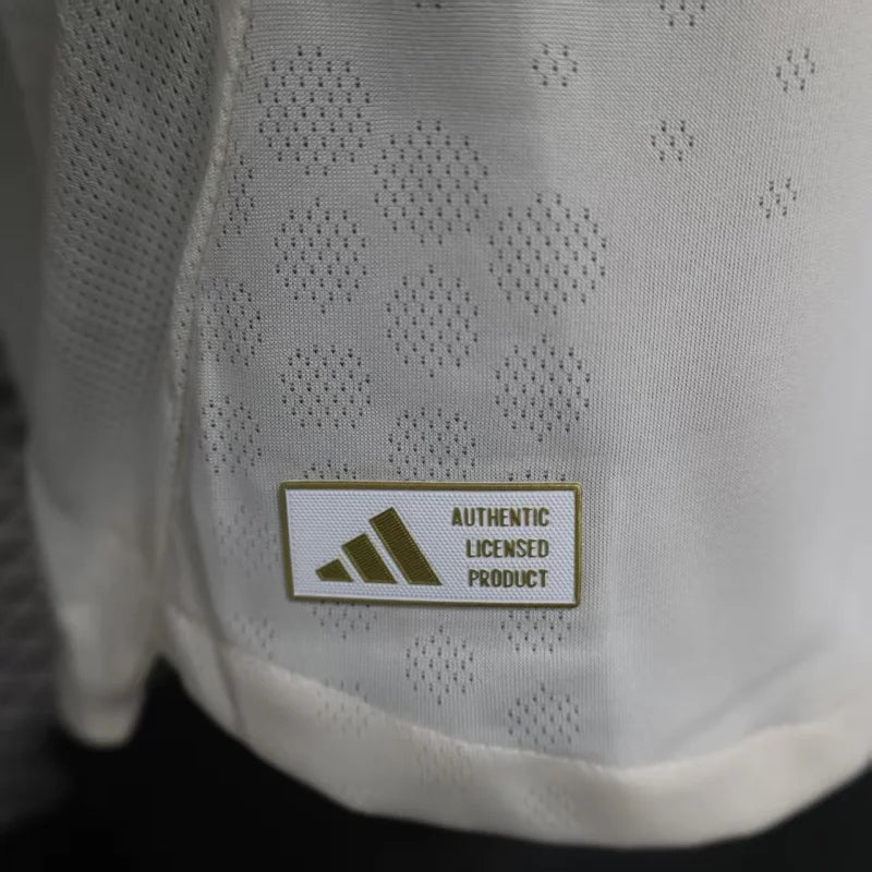 Liverpool, Sezona 2025/2026, Gostujući Dres