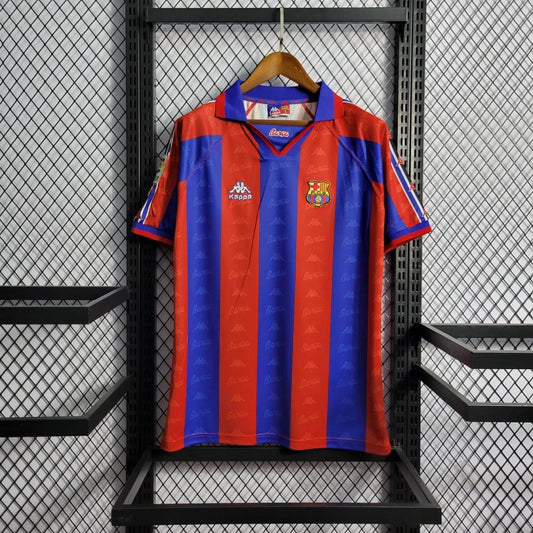 Barcelona, Sezona 1995/1997, Domaći Retro Dres.