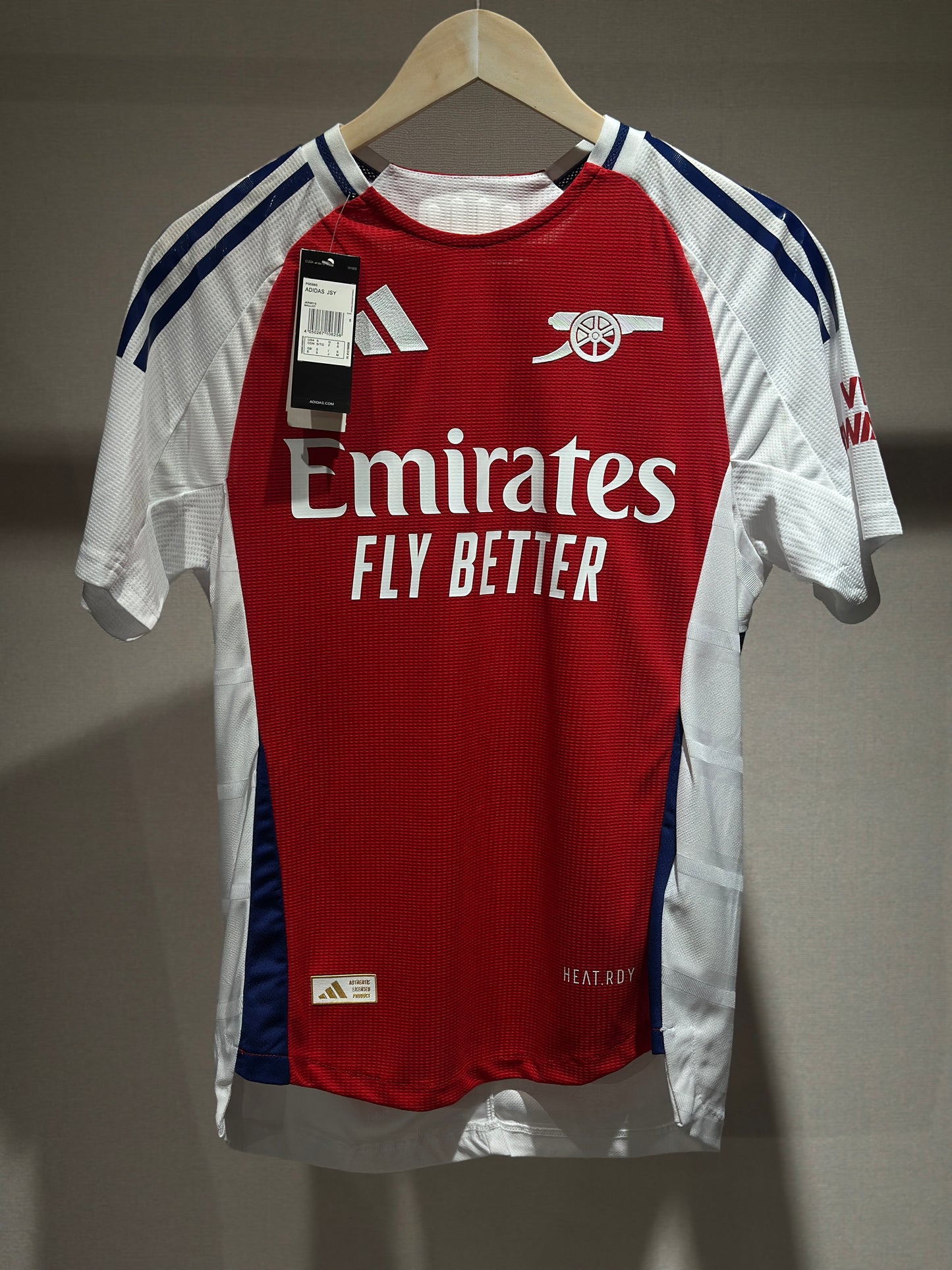 Arsenal, Sezona 2024/2025, Domaći Dres - Saka 7