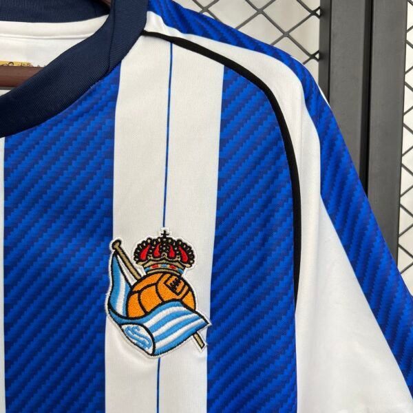Real Sociedad, Sezona 2025/2026, Domaći Dres