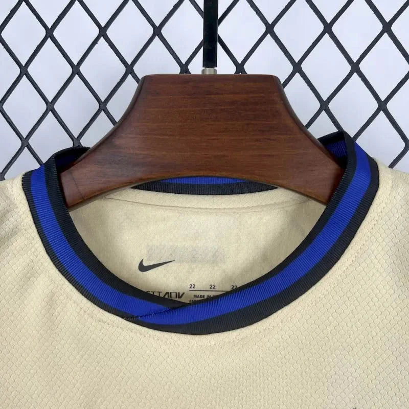 Barcelona , Sezona 2025/2026, Gostujući Dječiji Komplet