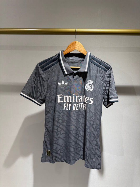 Real Madrid, Sezona 2024/2025, Treći Dres - Modrić 10