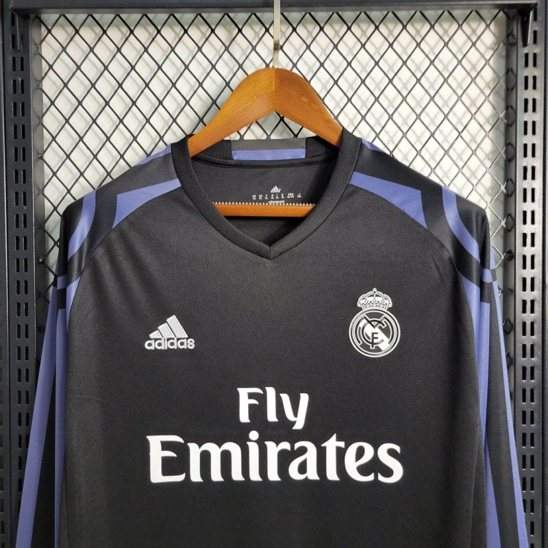 Real Madrid, Sezona 2016/2017, Treći Retro Dres.