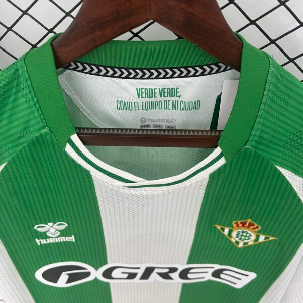 Real Betis, Sezona 2025/2026, Domaći Dres