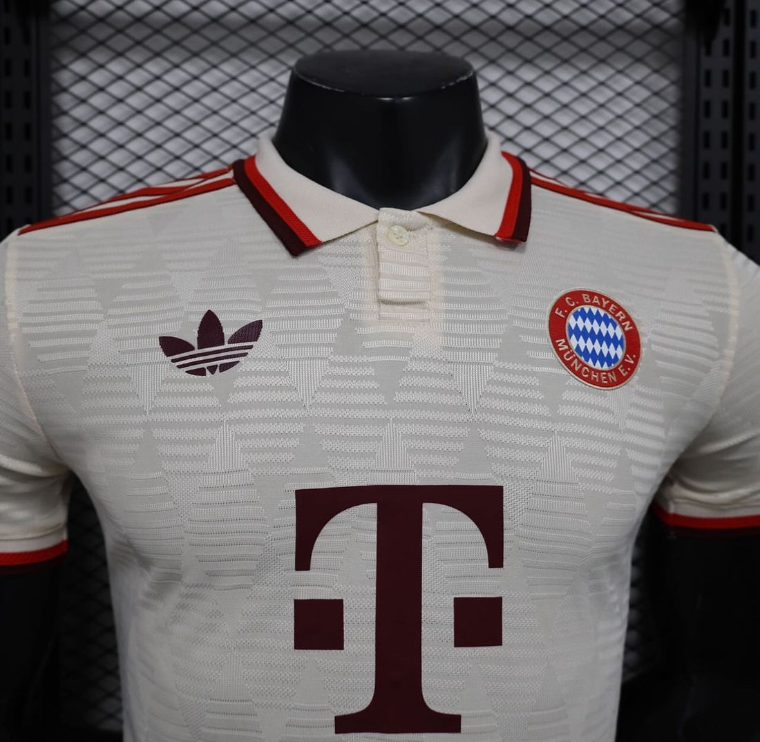 Bayern Münich, Sezona 2024/2025, Treći Dres