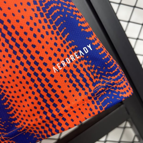 Schalke, Sezona 2025/2026, Treći Dres