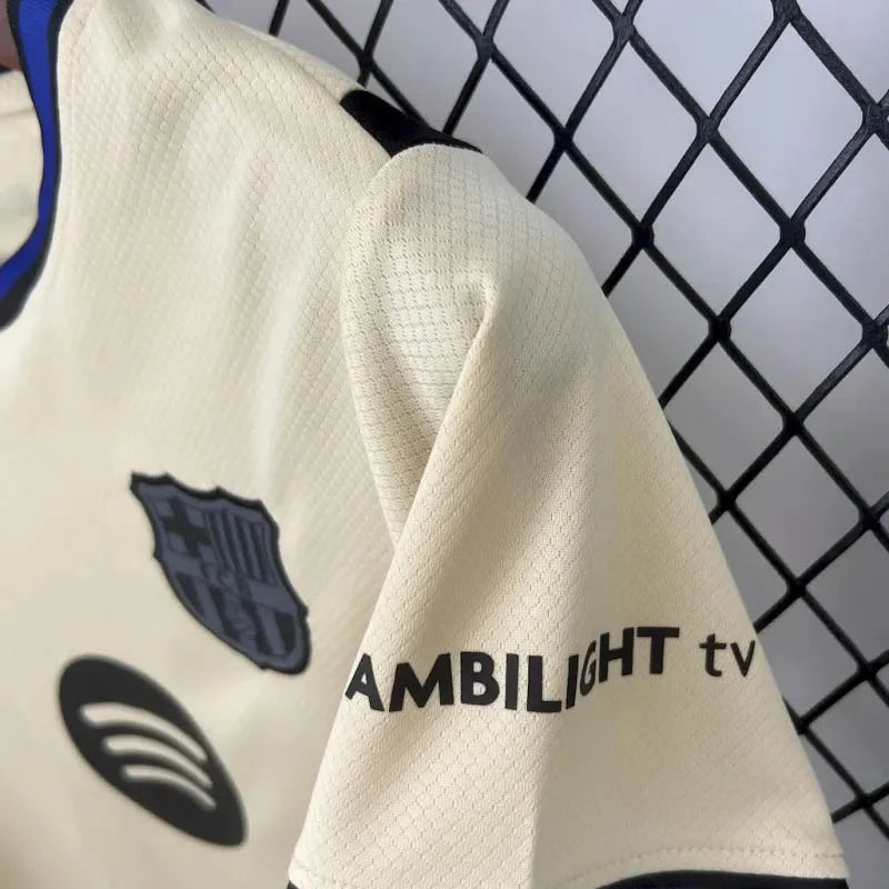 Barcelona , Sezona 2025/2026, Gostujući Dječiji Komplet