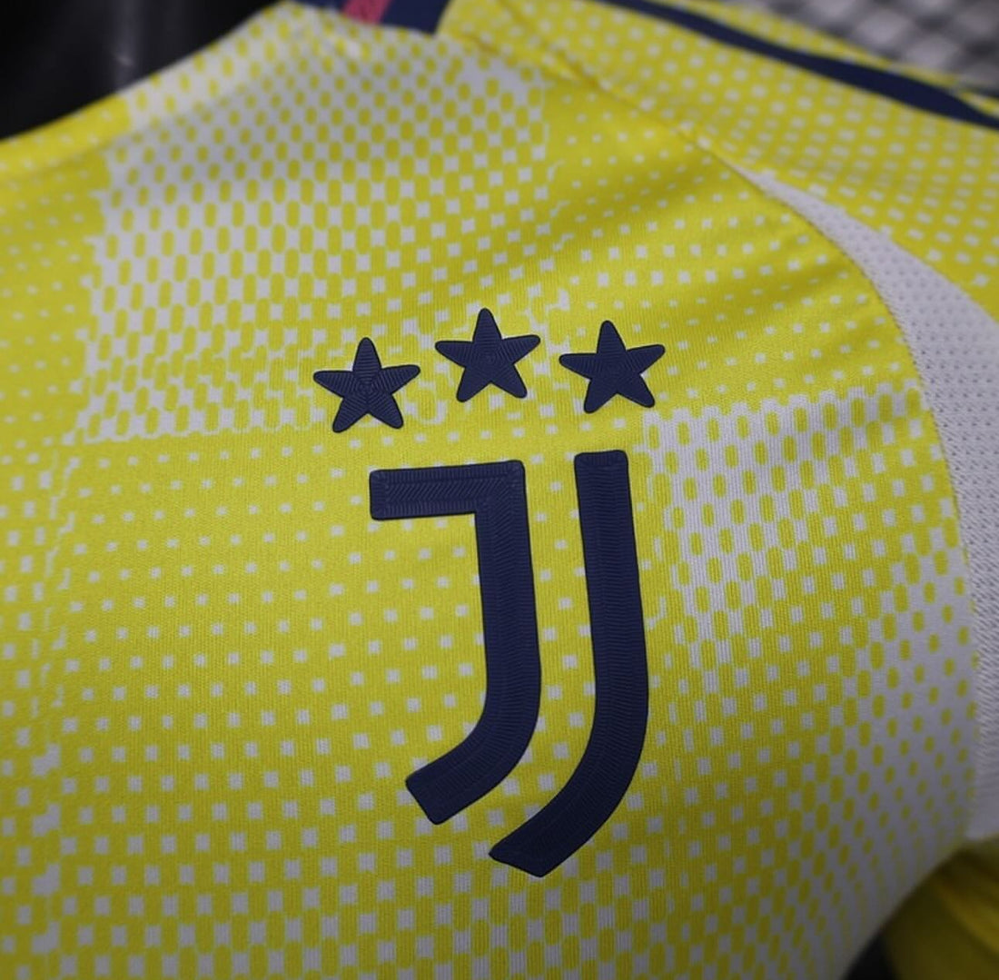 Juventus, Sezona 2024/2025, Gostujući Dres