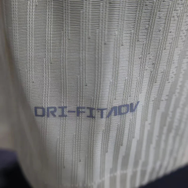 Barcelona, Sezona 2025/2026, Gostujući Dres - Dugi Rukavi