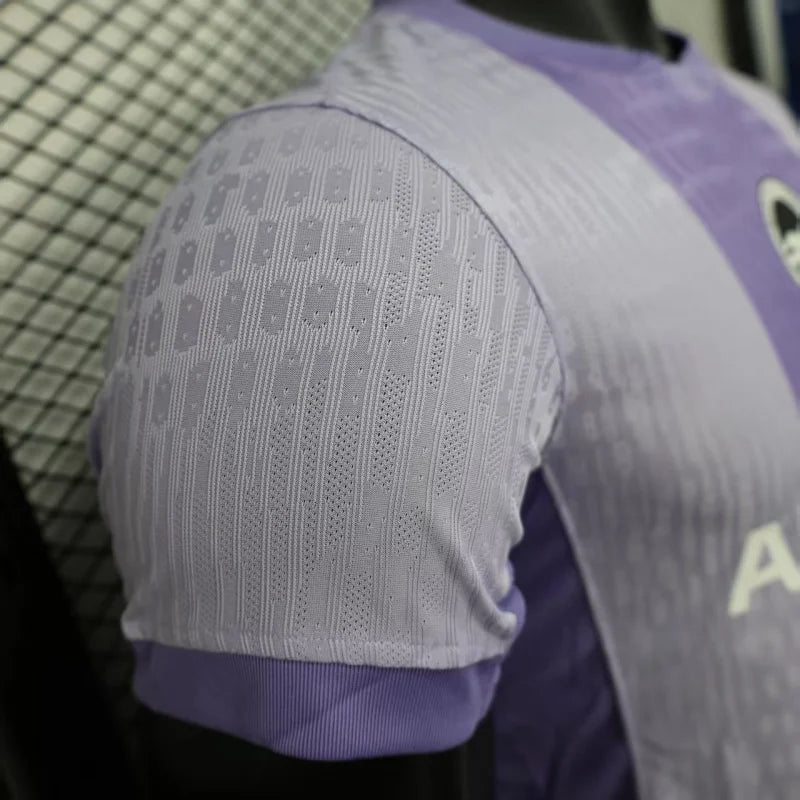 Brighton, Sezona 2025/2026, Gostujući Dres