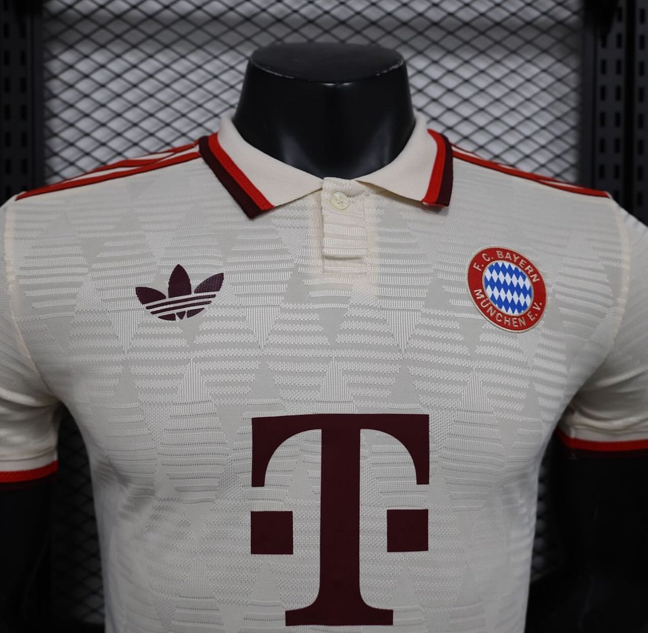 Bayern Münich, Season 2024/2025, Third Jersey