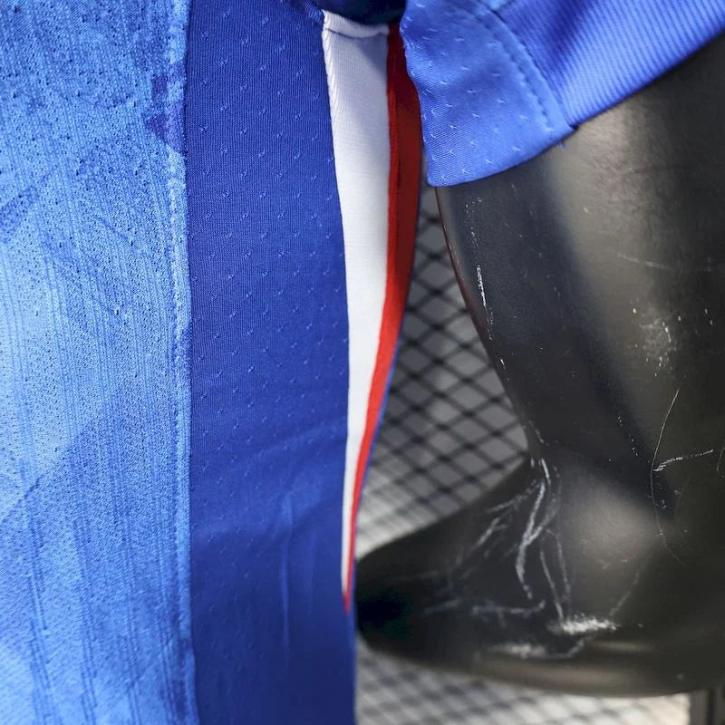 Chelsea, Sezona 2025/2026, Domaći Dres