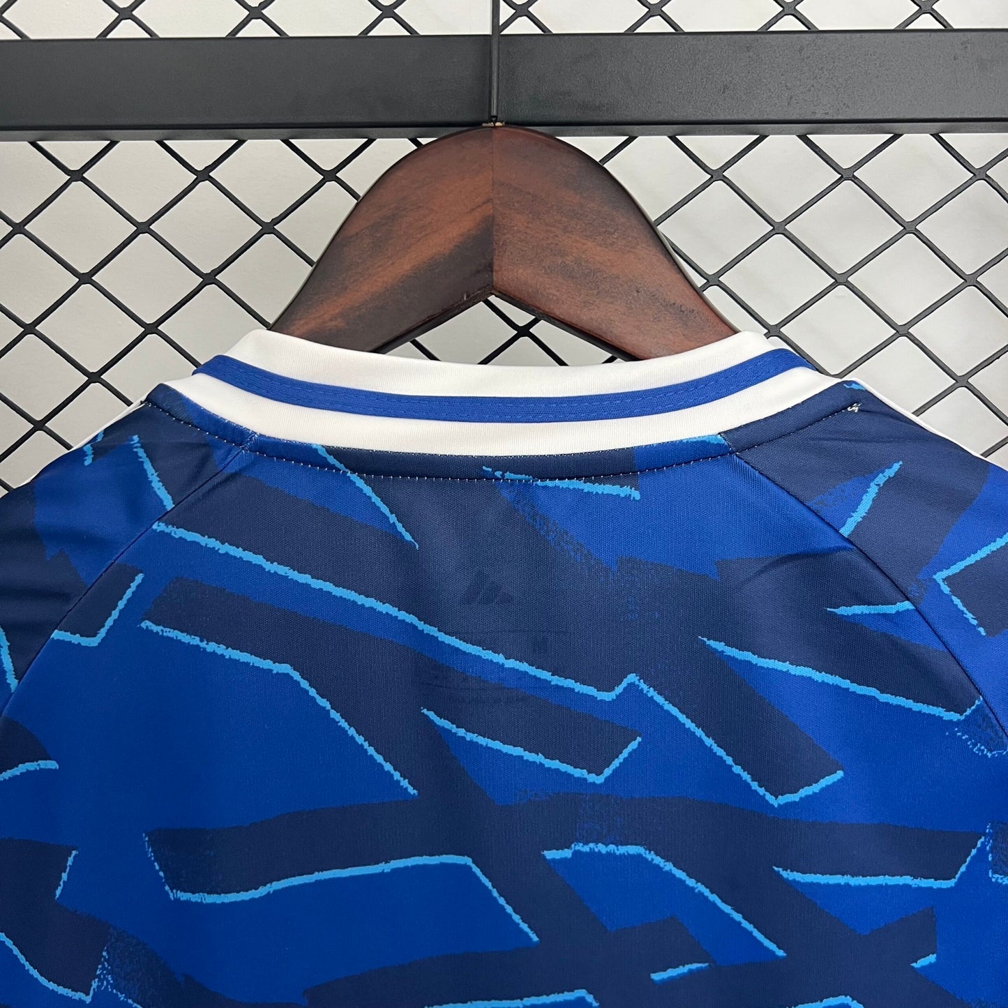 Schalke, Sezona 2025/2026, Domaći Dres