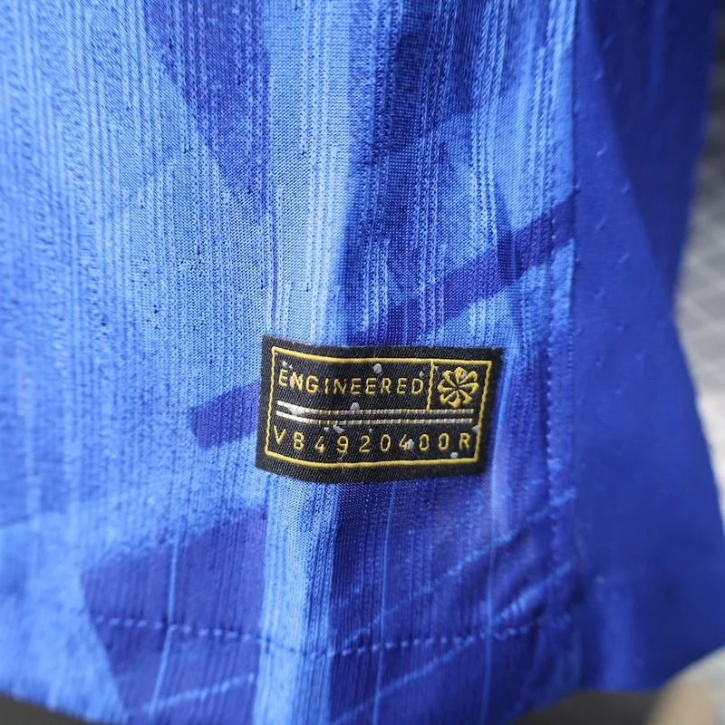 Chelsea, Sezona 2025/2026, Domaći Dres