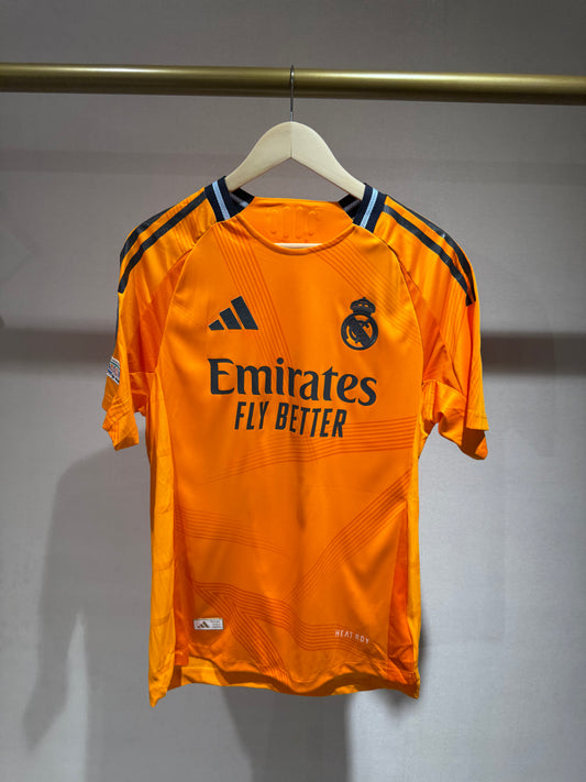 Real Madrid, Sezona 2024/2025, Gostujući Dres - Karlo 16
