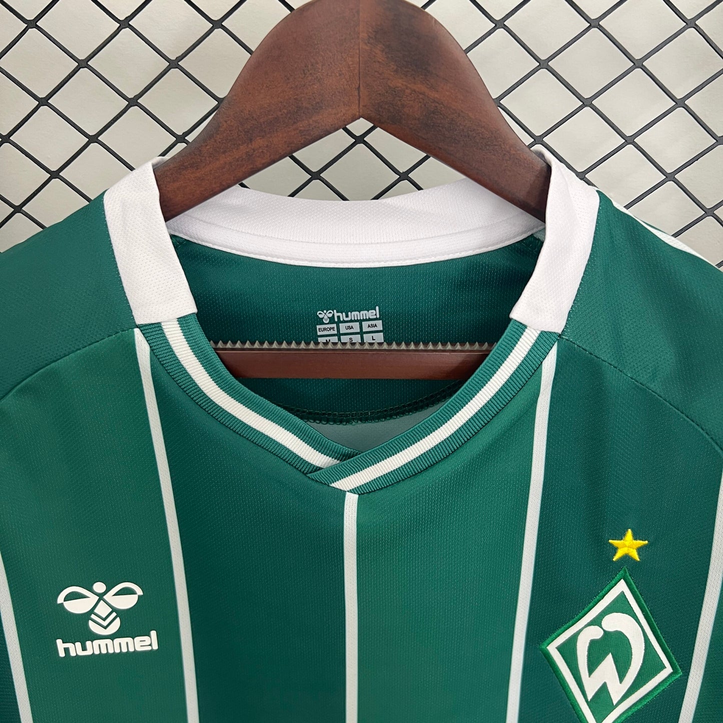 Werder Bremen, Sezona 2025/2026, Domaći Dres