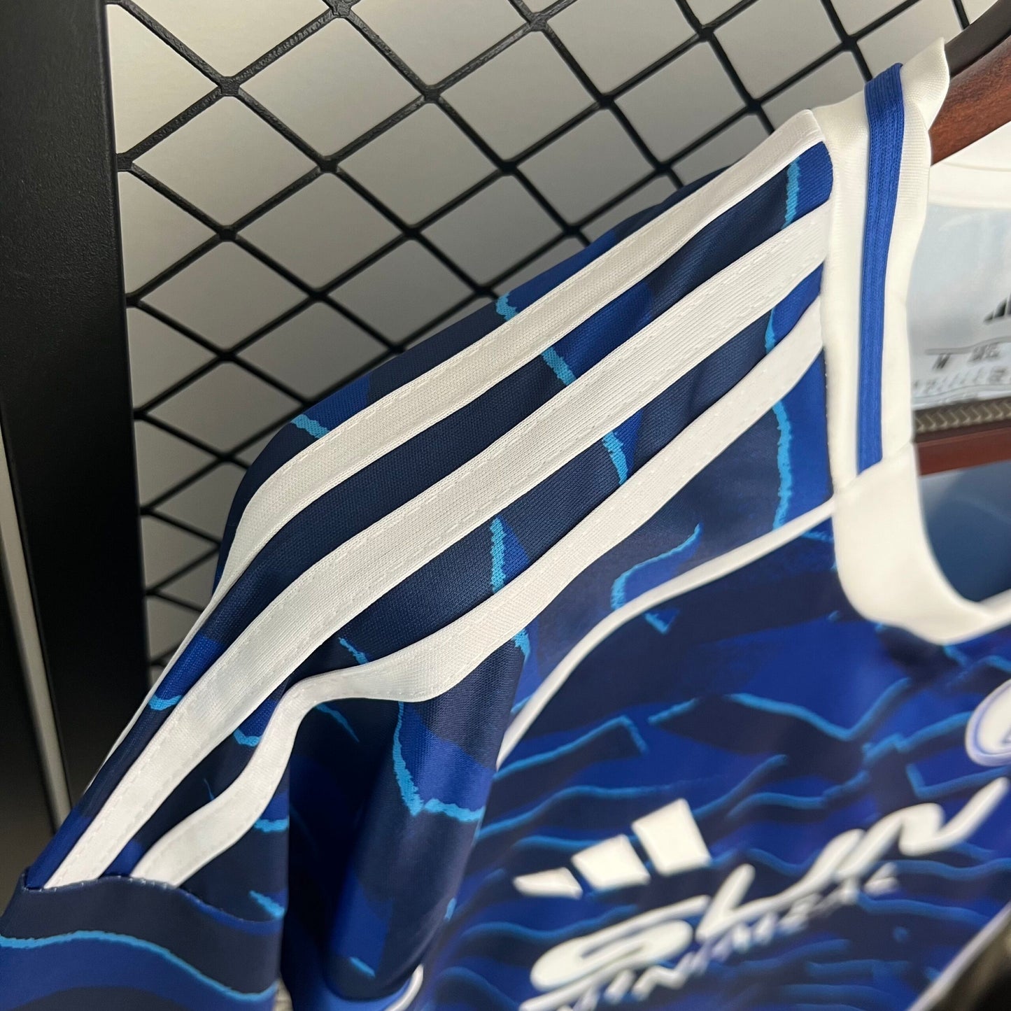 Schalke, Sezona 2025/2026, Domaći Dres