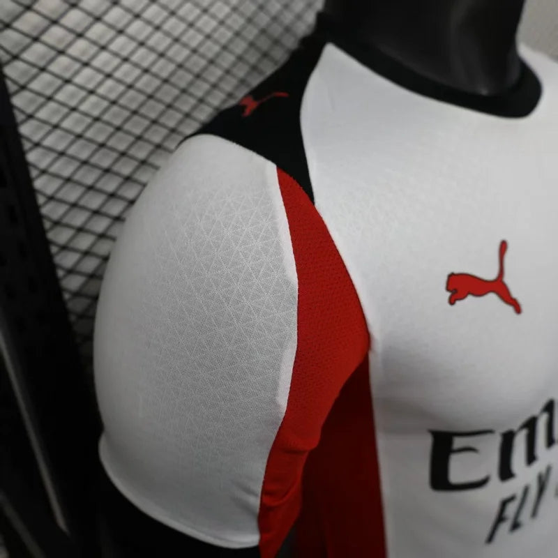 AC Milan, Sezona 2025/2026, Gostujući Dres