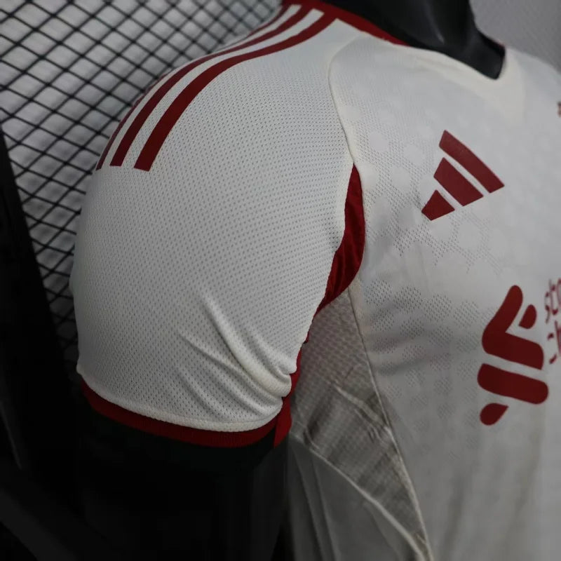 Liverpool, Sezona 2025/2026, Gostujući Dres