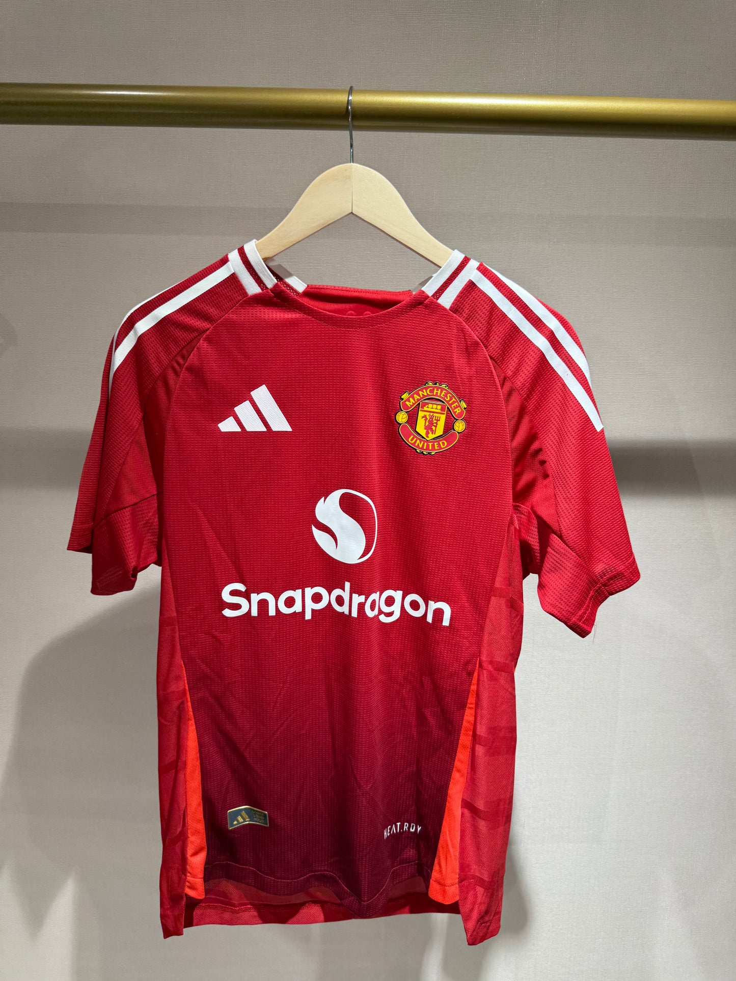 Manchester United, Sezona 2024/2025, Domaći Dres - Bruno 8