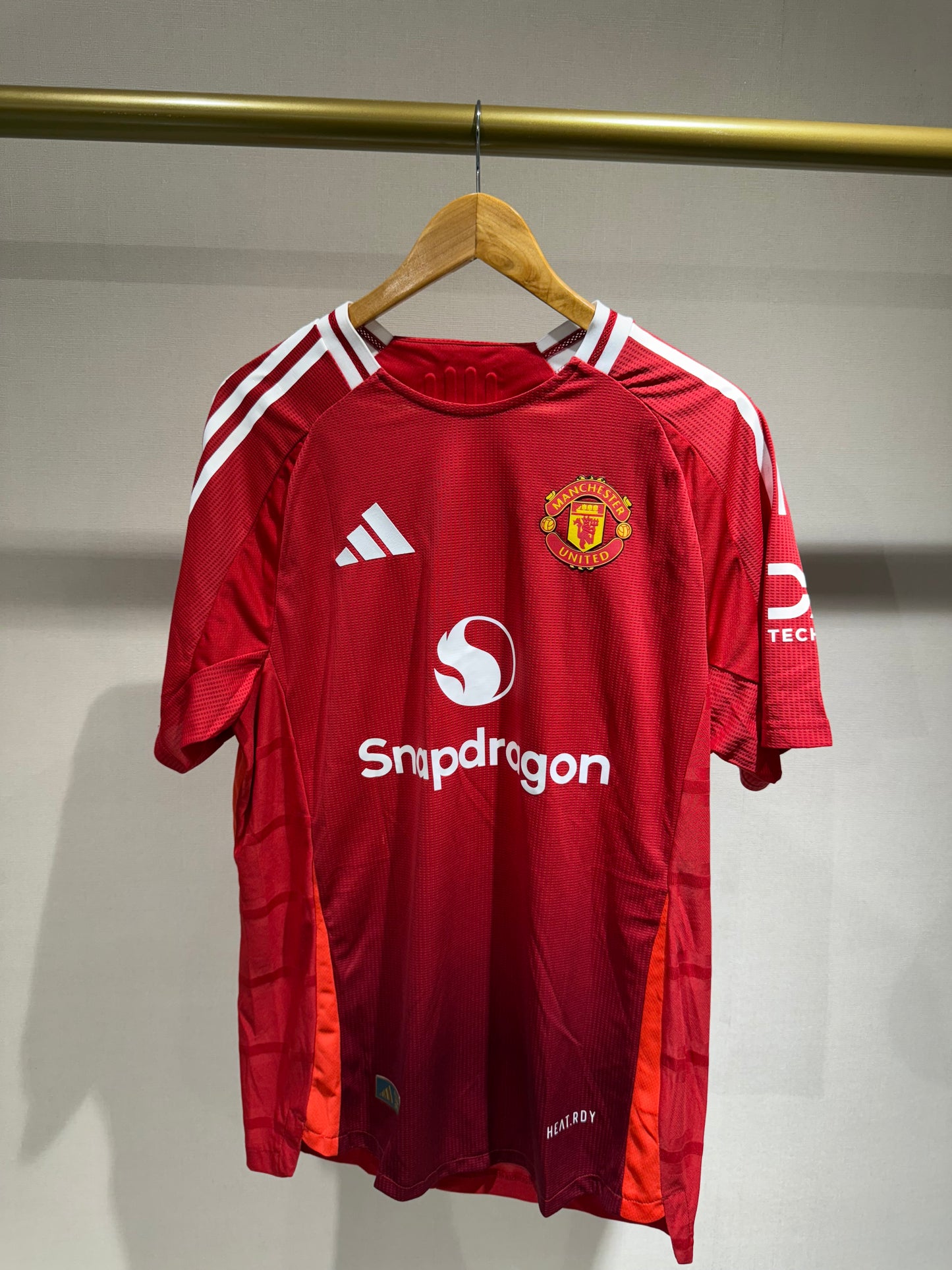 Manchester United, Sezona 2024/2025, Domaći Dres - GARNACHO 17