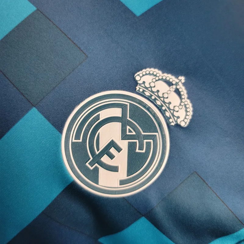 Real Madrid, Sezona 2017/2018, Treći Retro Dres.