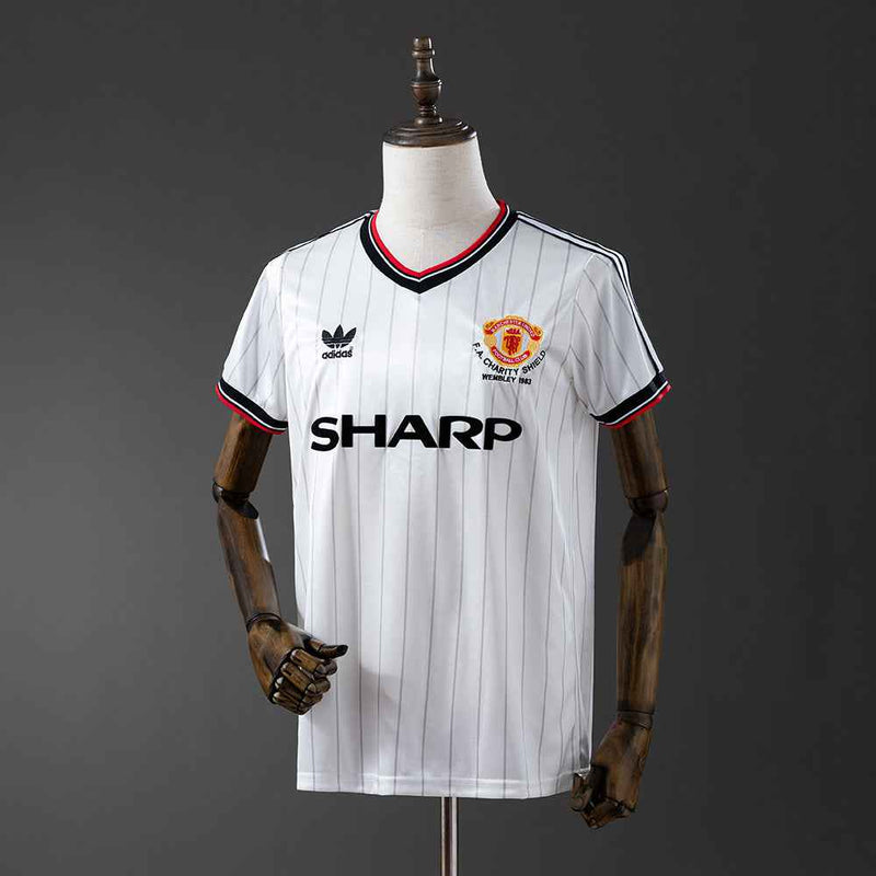 Manchester United gostujući dres 1983.