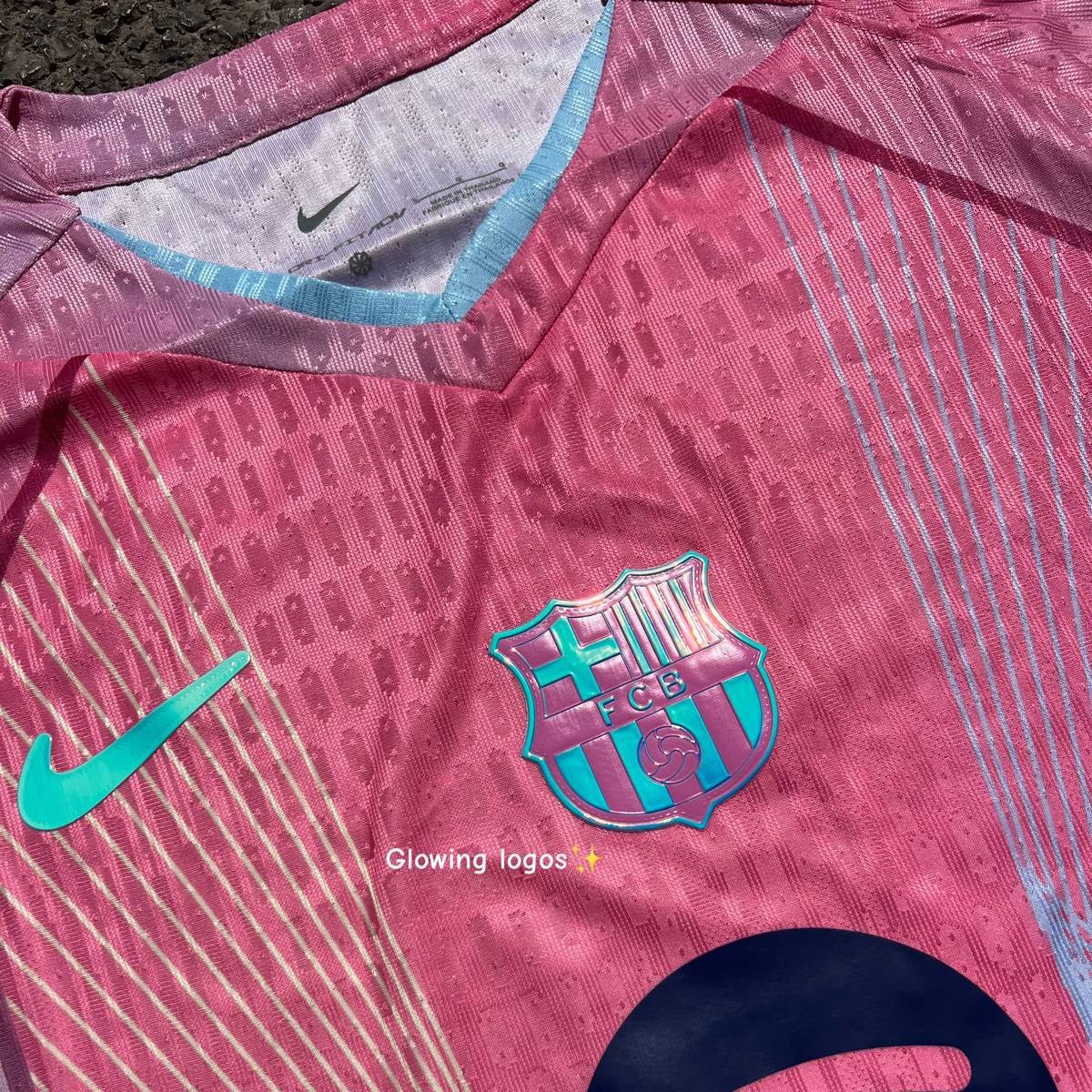 Barcelona ekskluzivni rozi dres